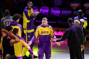 mk体育app-心放下了！湖人续约东契奇看淡老詹去留 未来争冠赚钱两不误