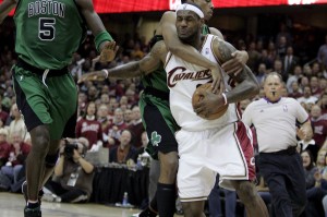 mk体育入口-皮尔斯：詹姆斯有着大前锋身材&amp;后卫打法 他身材和大本一样