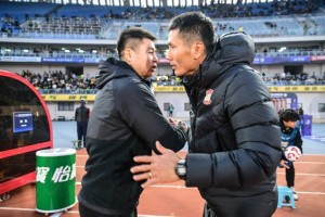 mk体育-五轮不败！网红少帅对决握手言和 西海岸天津搅局？